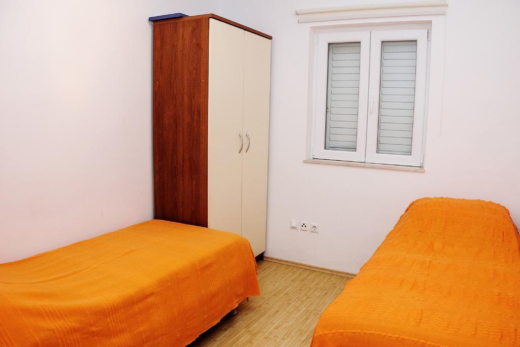 Apartments Slava Petricevic Podstrana Bilik gambar